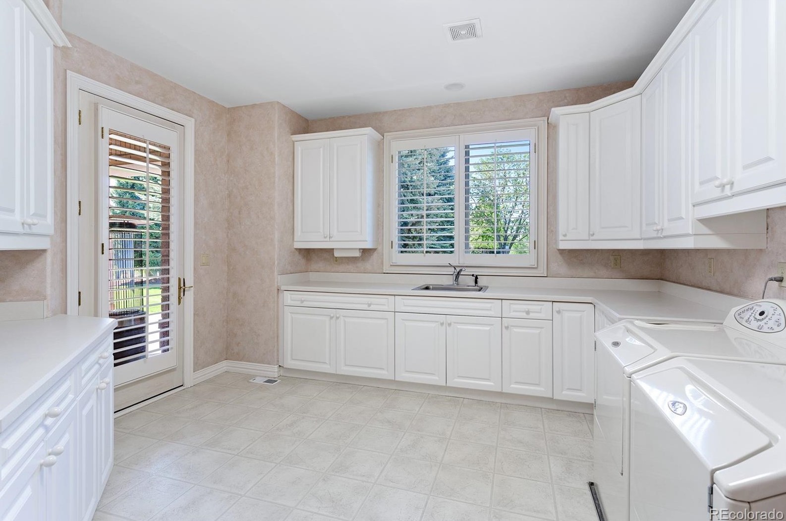 4091 Preserve Pkwy, Littleton CO 80121-2150 exterior