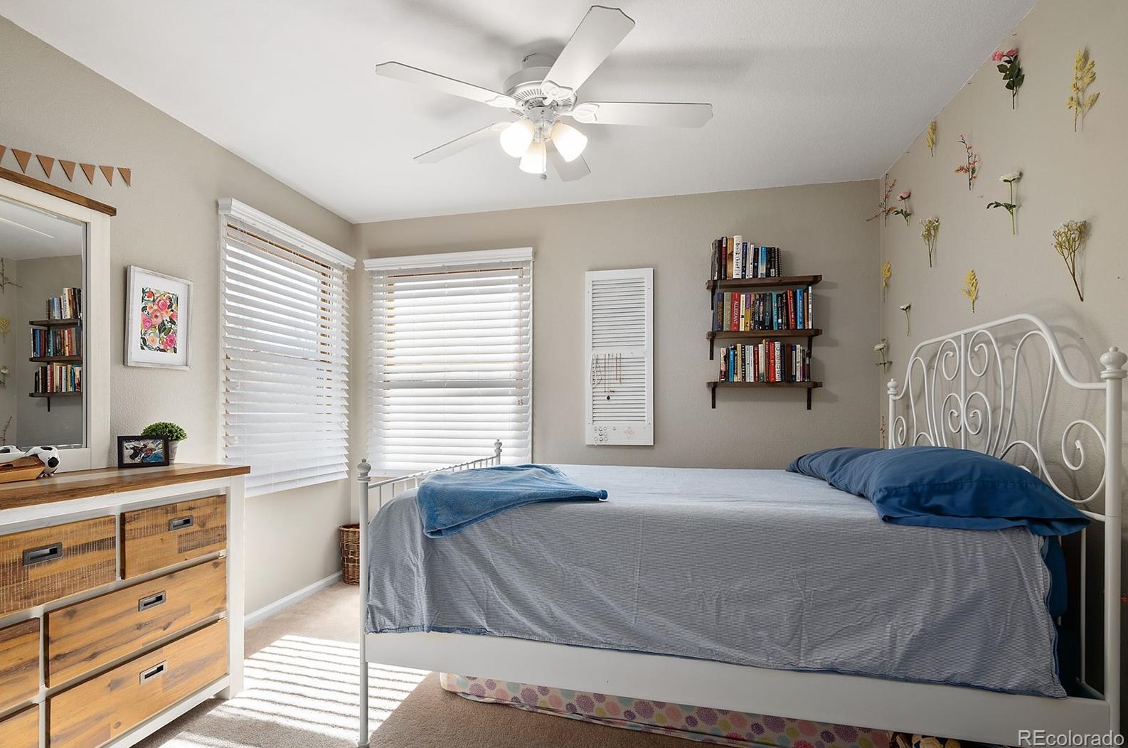 9968 Falcon Crk Dr, Littleton CO 80130-3802 exterior