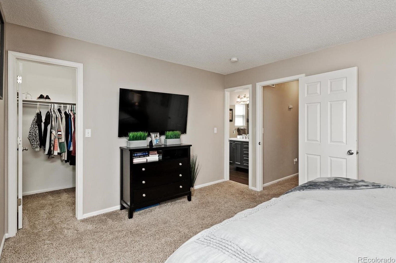 4876 Collinsville Pl, Littleton CO 80130-6824 exterior