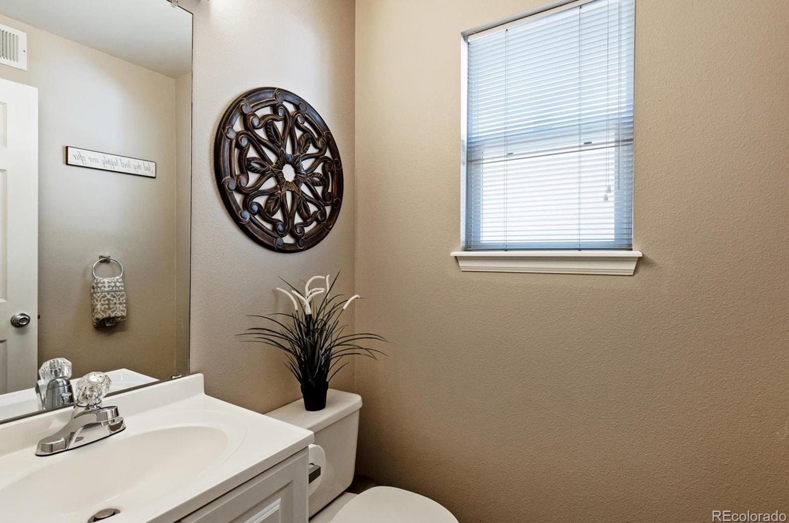 4876 Collinsville Pl, Littleton CO 80130-6824 exterior