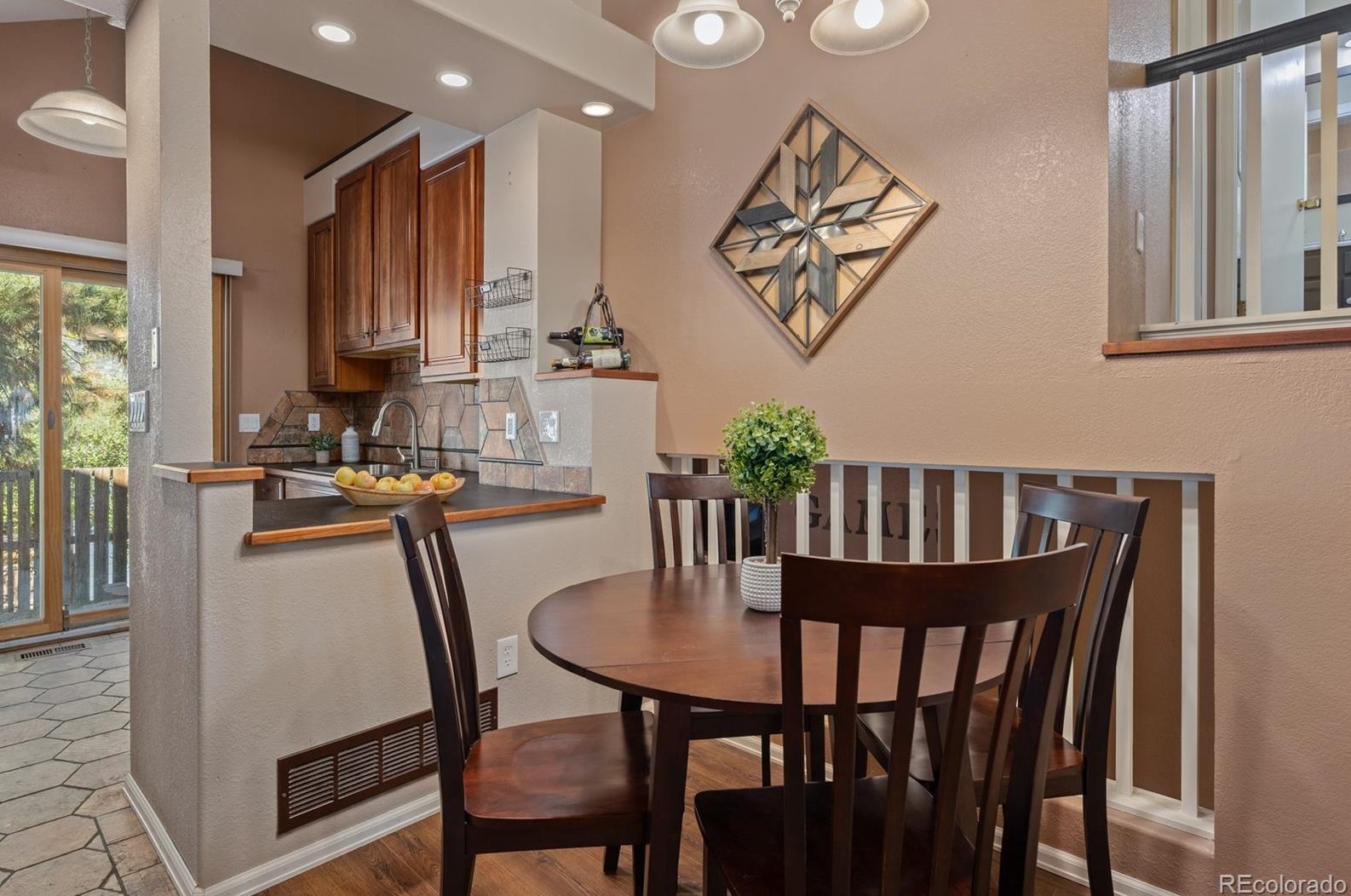 9296 Hickory Cir, Littleton CO 80126-2707 exterior