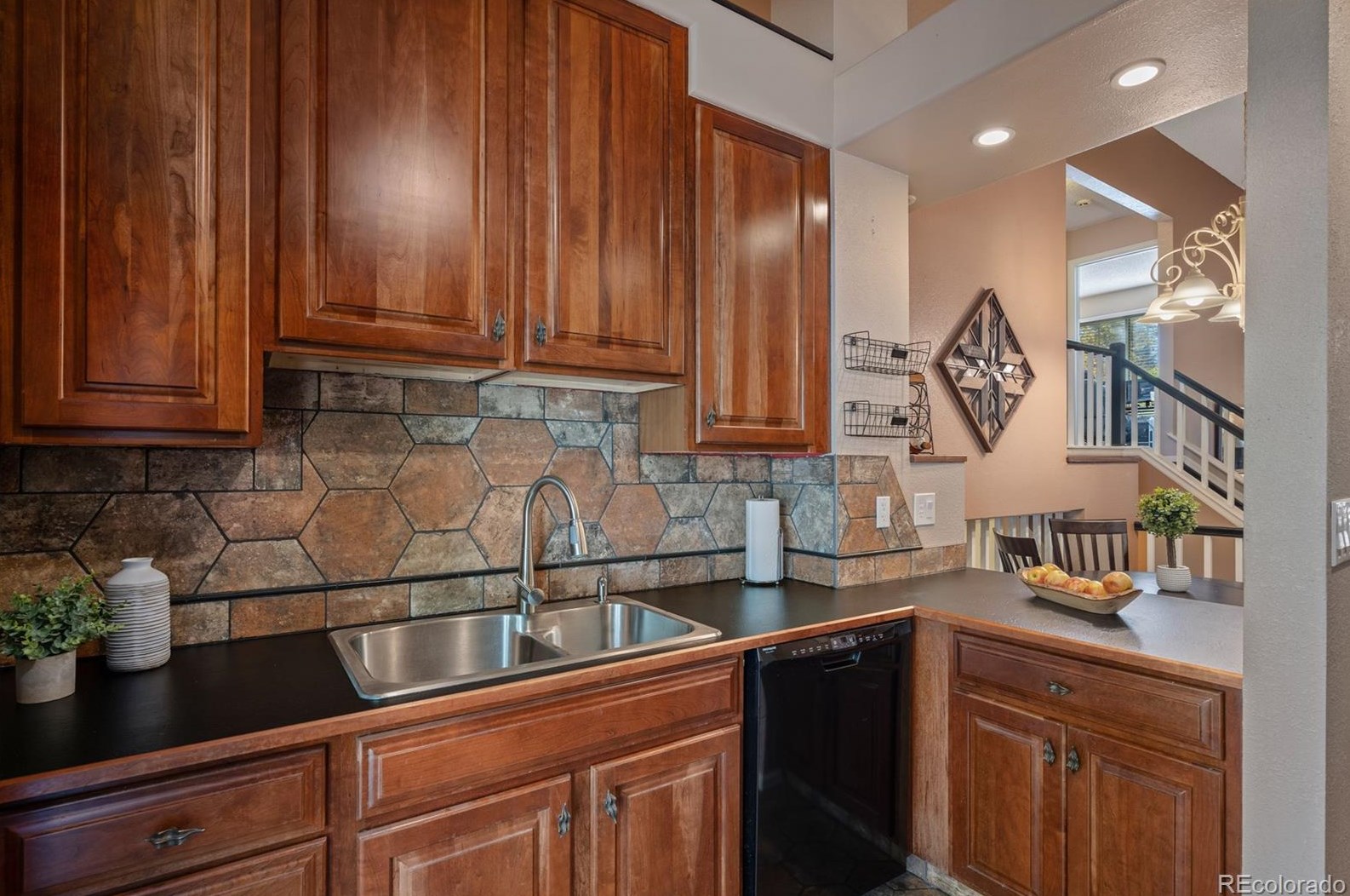 9296 Hickory Cir, Littleton CO 80126-2707 exterior