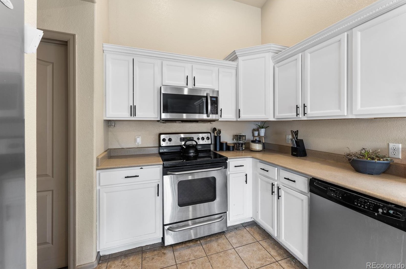 2305 Crestwood Ln, Pueblo CO  81008-2852 exterior