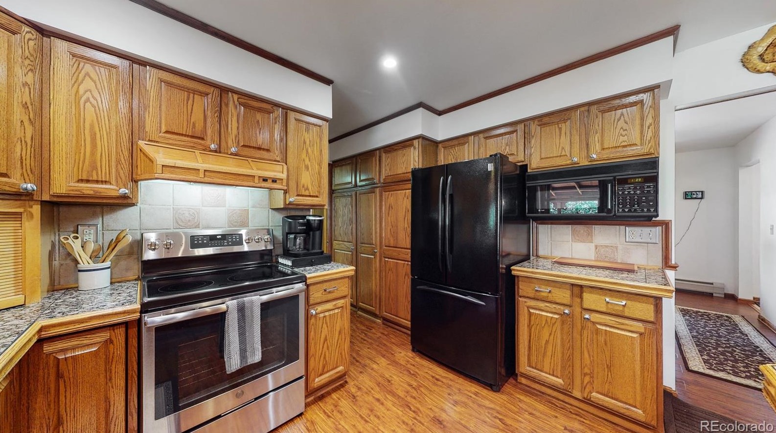 8582 Balsam St, Littleton CO 80128-6218 exterior