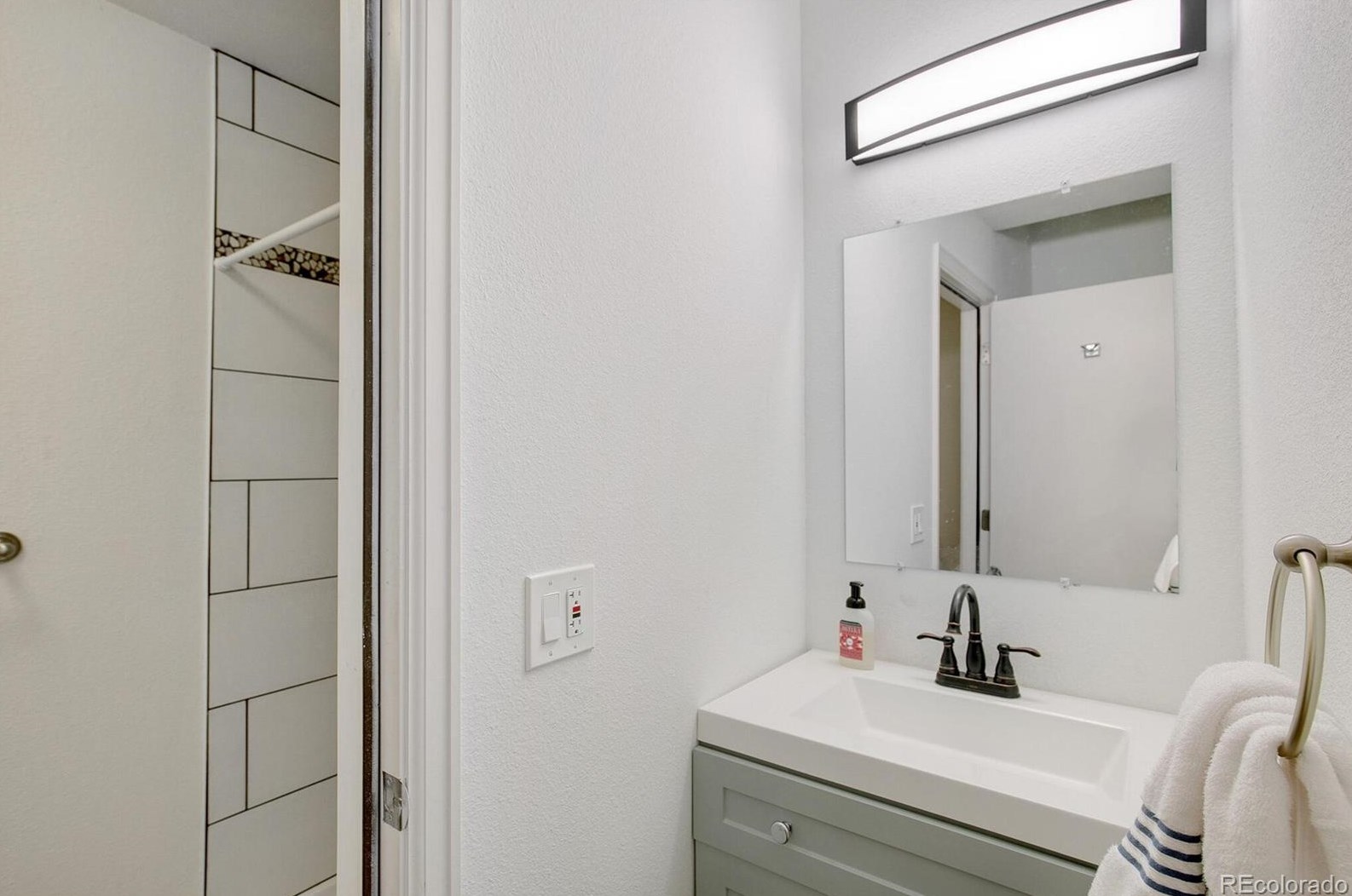 832 Prentice Ave, Littleton CO  80120-1454 exterior