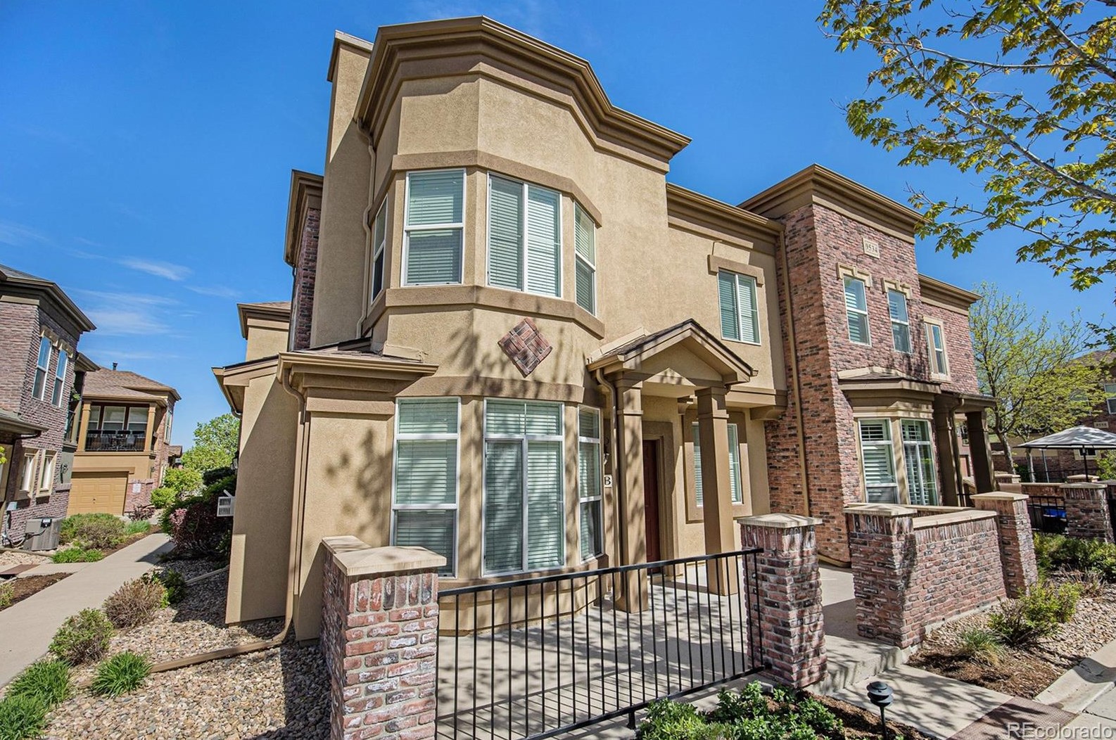 9534 Cedarhurst Ln, Littleton, CO 80129-2564