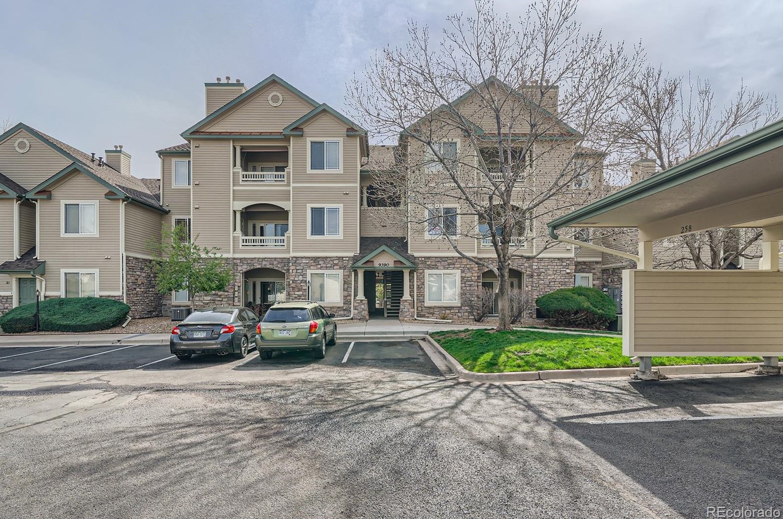 9390 Chatfield Pl, Littleton CO  80128-9240 exterior