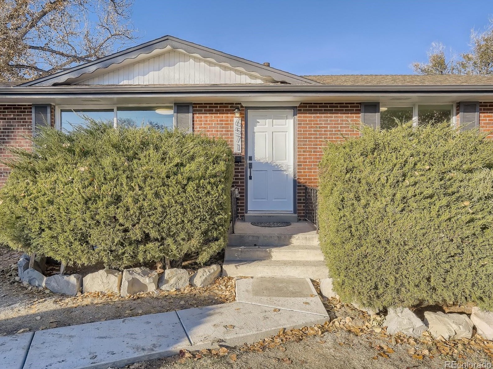 6571 Benton Cir, Arvada CO  80003-4733 exterior