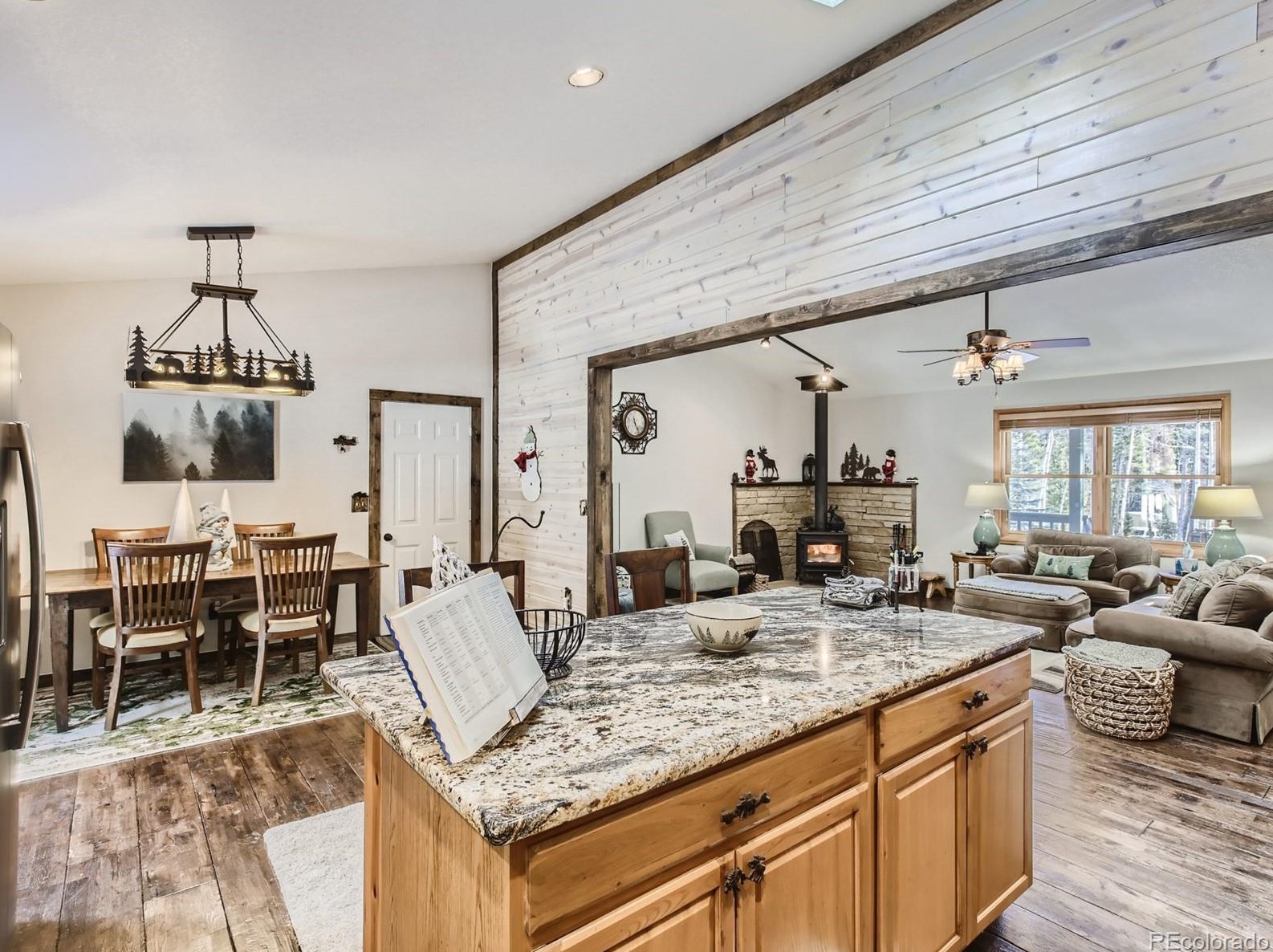 527 Karlann Dr, Arvada CO  80422-4044 exterior