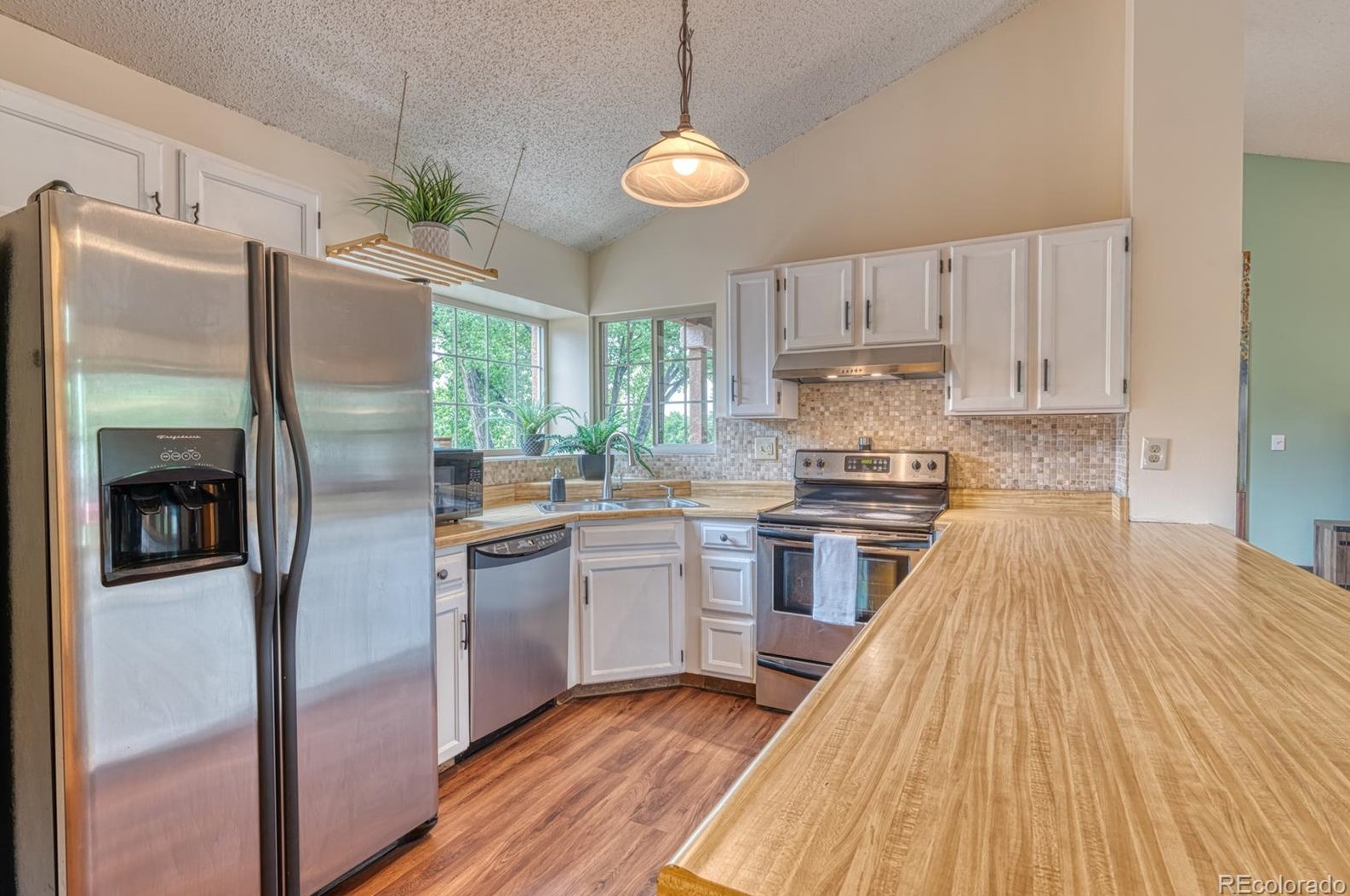 6661 Bugle Dr, Colorado Springs CO 80918-1691 exterior