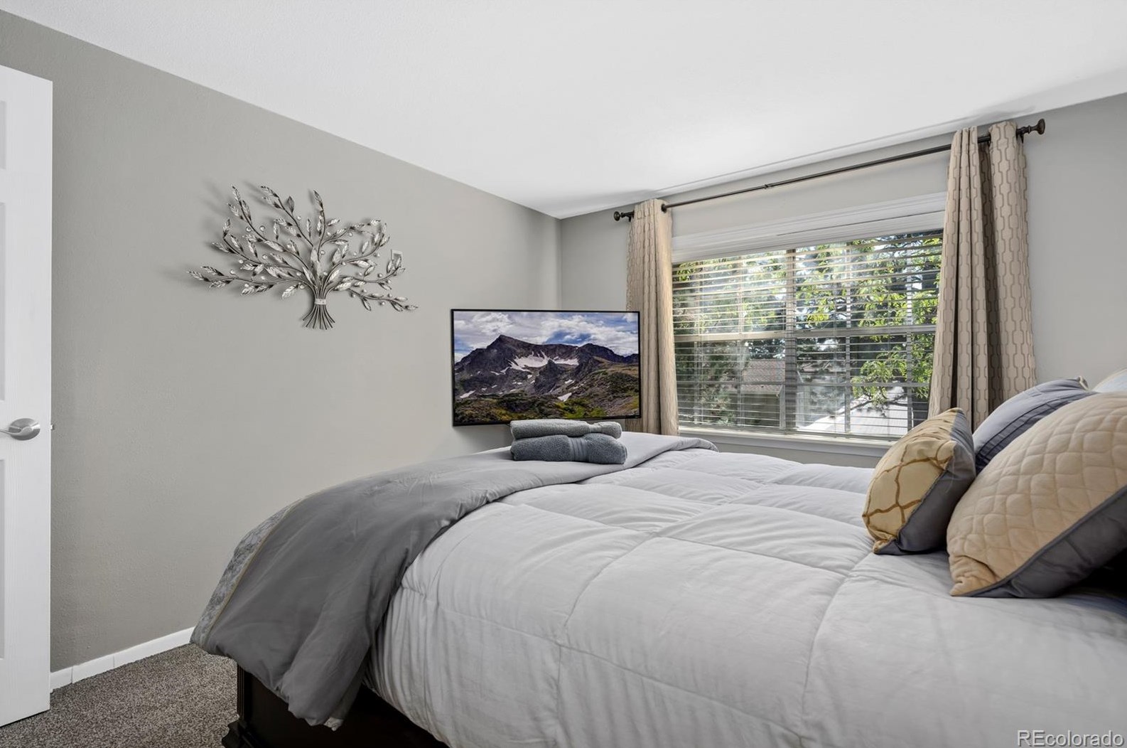 7079 Knolls Way, Littleton CO 80122-1750 exterior