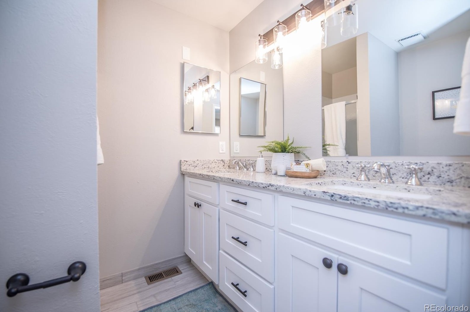 10233 Powers Ave, Littleton CO 80127-1814 exterior