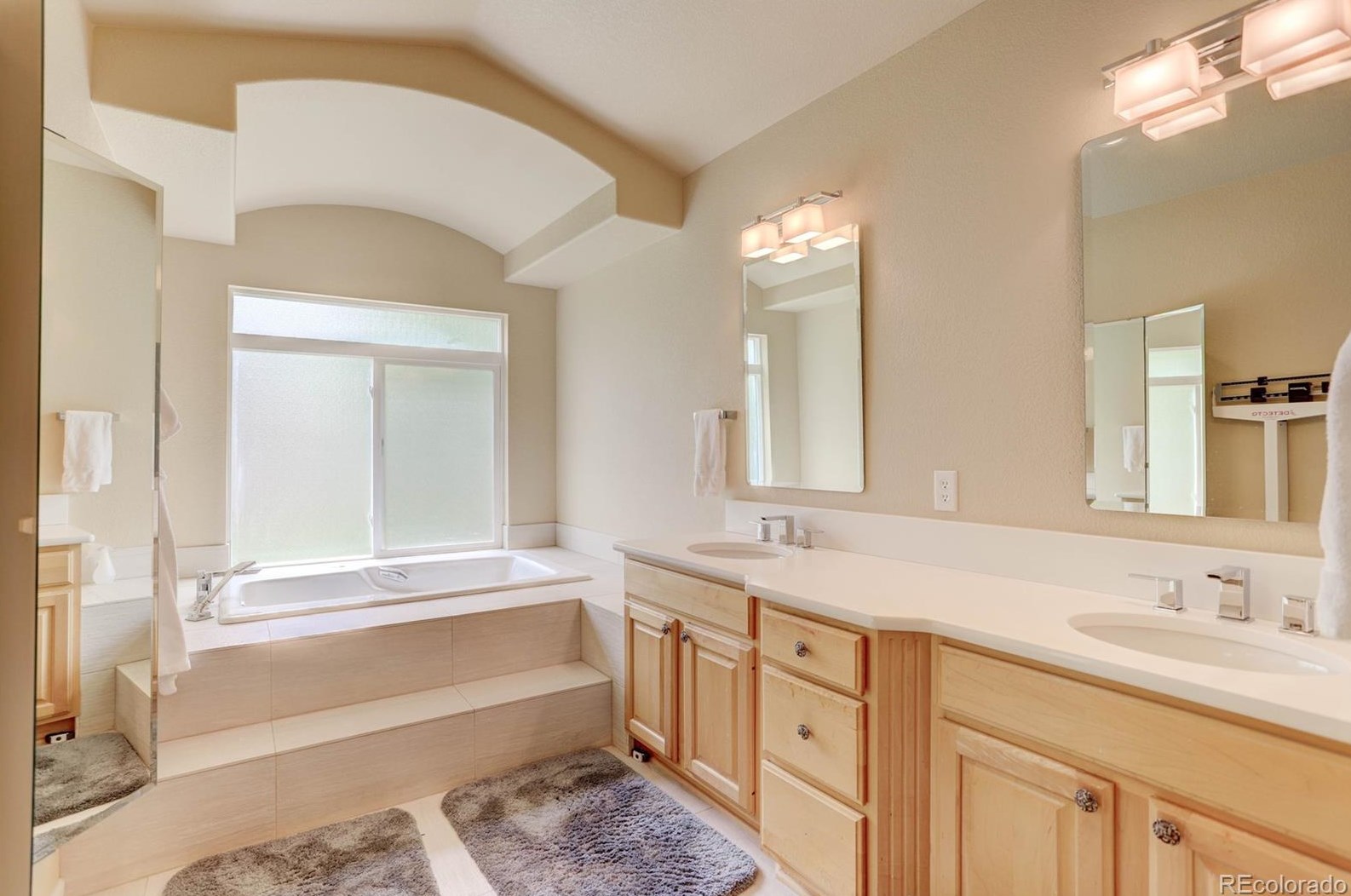 8982 Meadow Hill Cir, Littleton CO 80124-5430 exterior