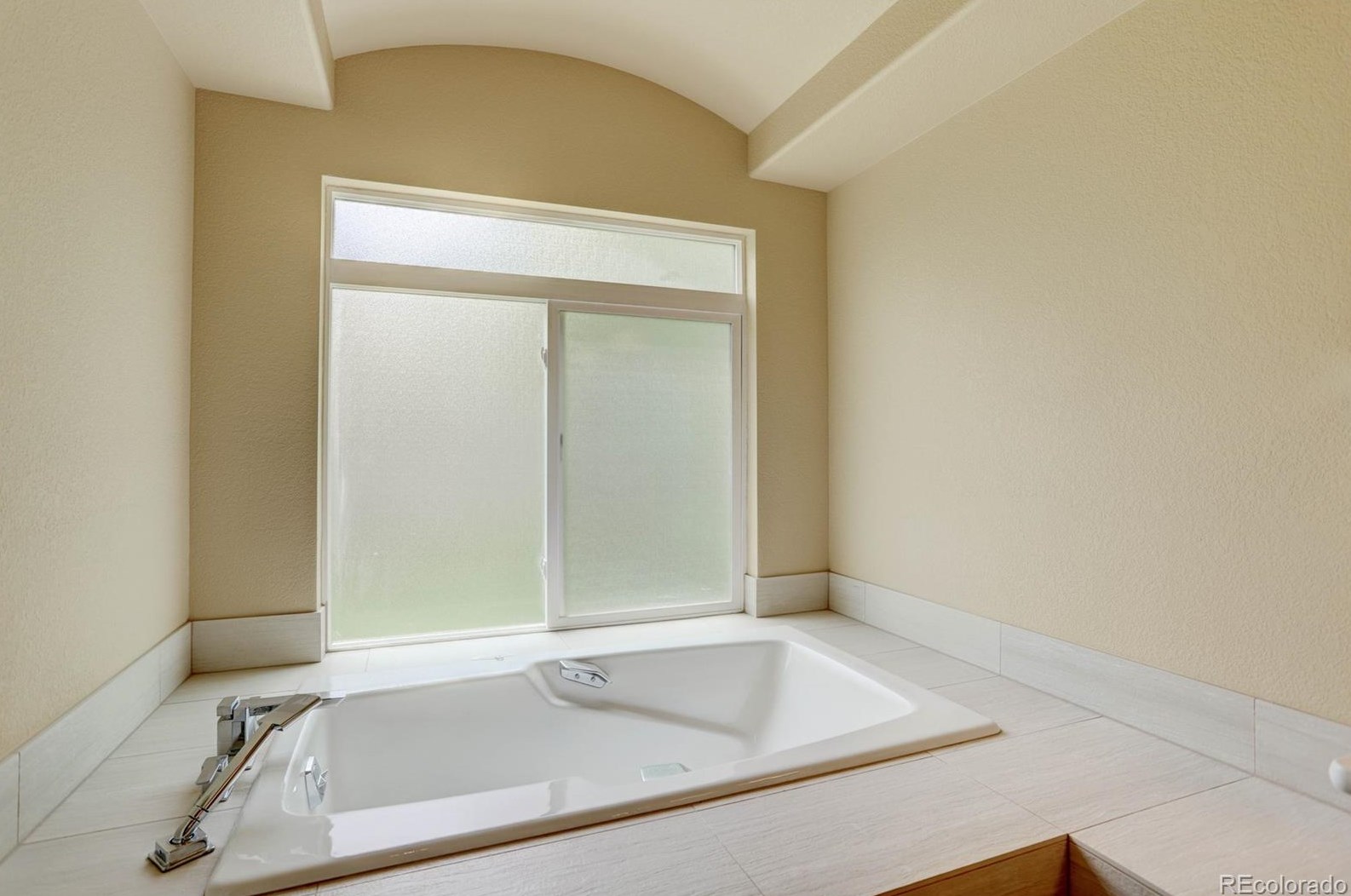 8982 Meadow Hill Cir, Littleton CO 80124-5430 exterior