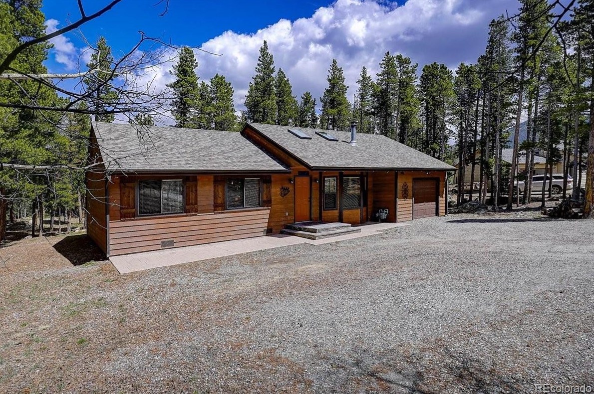 961 Lodge Pole Dr, Arvada CO  80422-8969 exterior