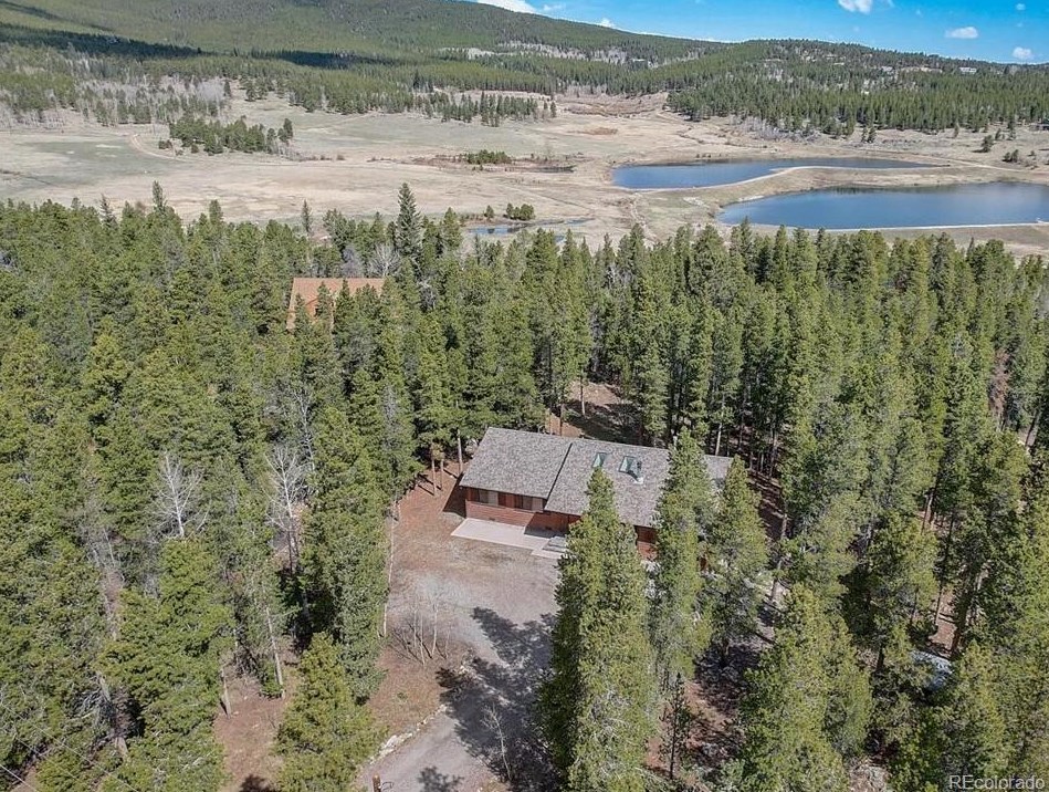 961 Lodge Pole Dr, Arvada CO  80422-8969 exterior