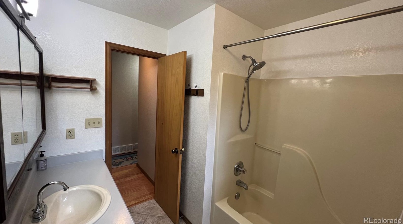 961 Lodge Pole Dr, Arvada CO  80422-8969 exterior