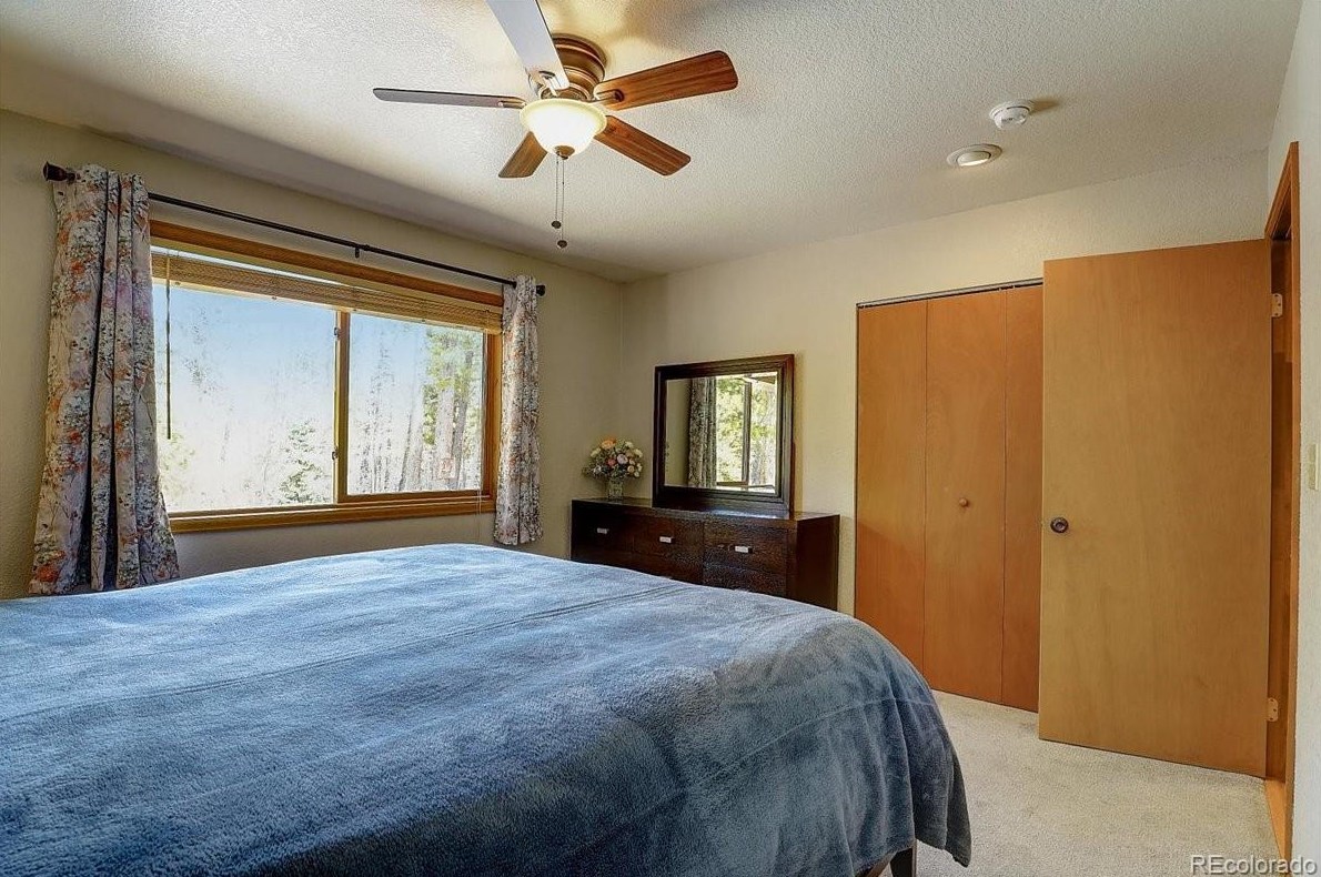 961 Lodge Pole Dr, Arvada CO  80422-8969 exterior