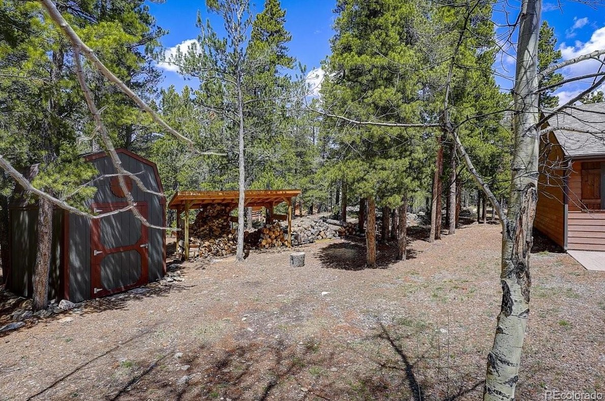 961 Lodge Pole Dr, Arvada CO  80422-8969 exterior