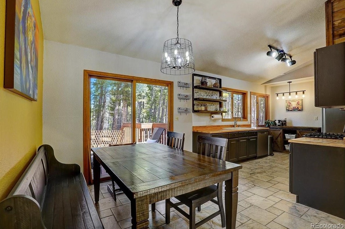 961 Lodge Pole Dr, Arvada CO  80422-8969 exterior