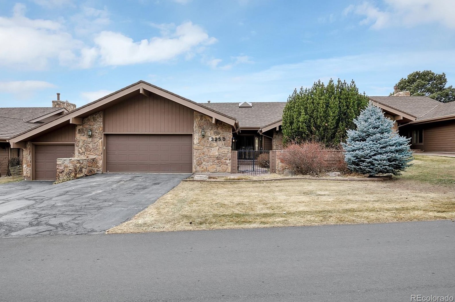 3250 Camels Ridge Ln, Colorado Springs, CO 80904-1031