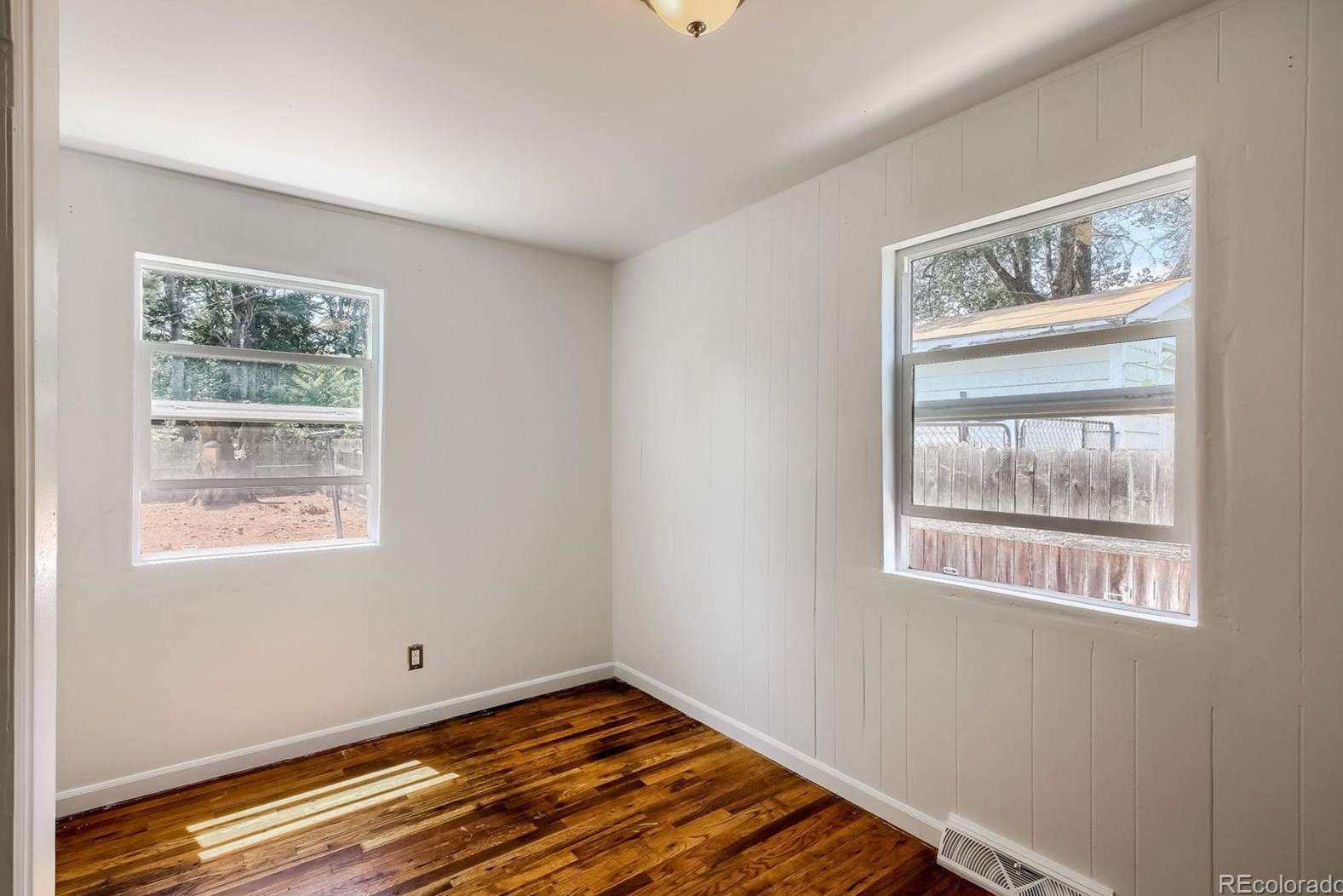 2364 Parkhill Ave, Littleton CO 80120-2525 exterior