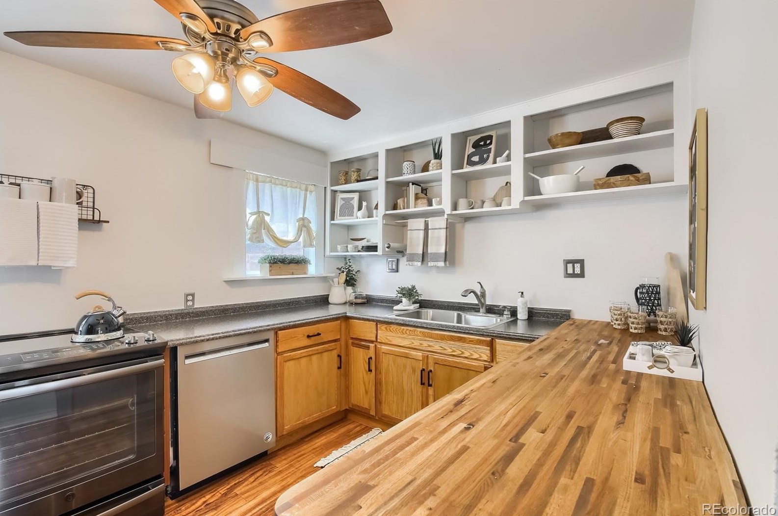 2364 Parkhill Ave, Littleton CO 80120-2525 exterior