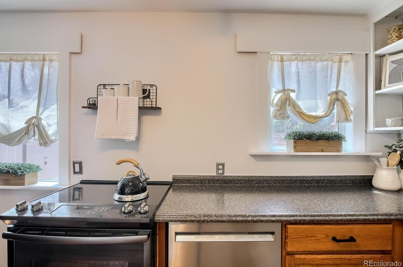 2364 Parkhill Ave, Littleton CO 80120-2525 exterior