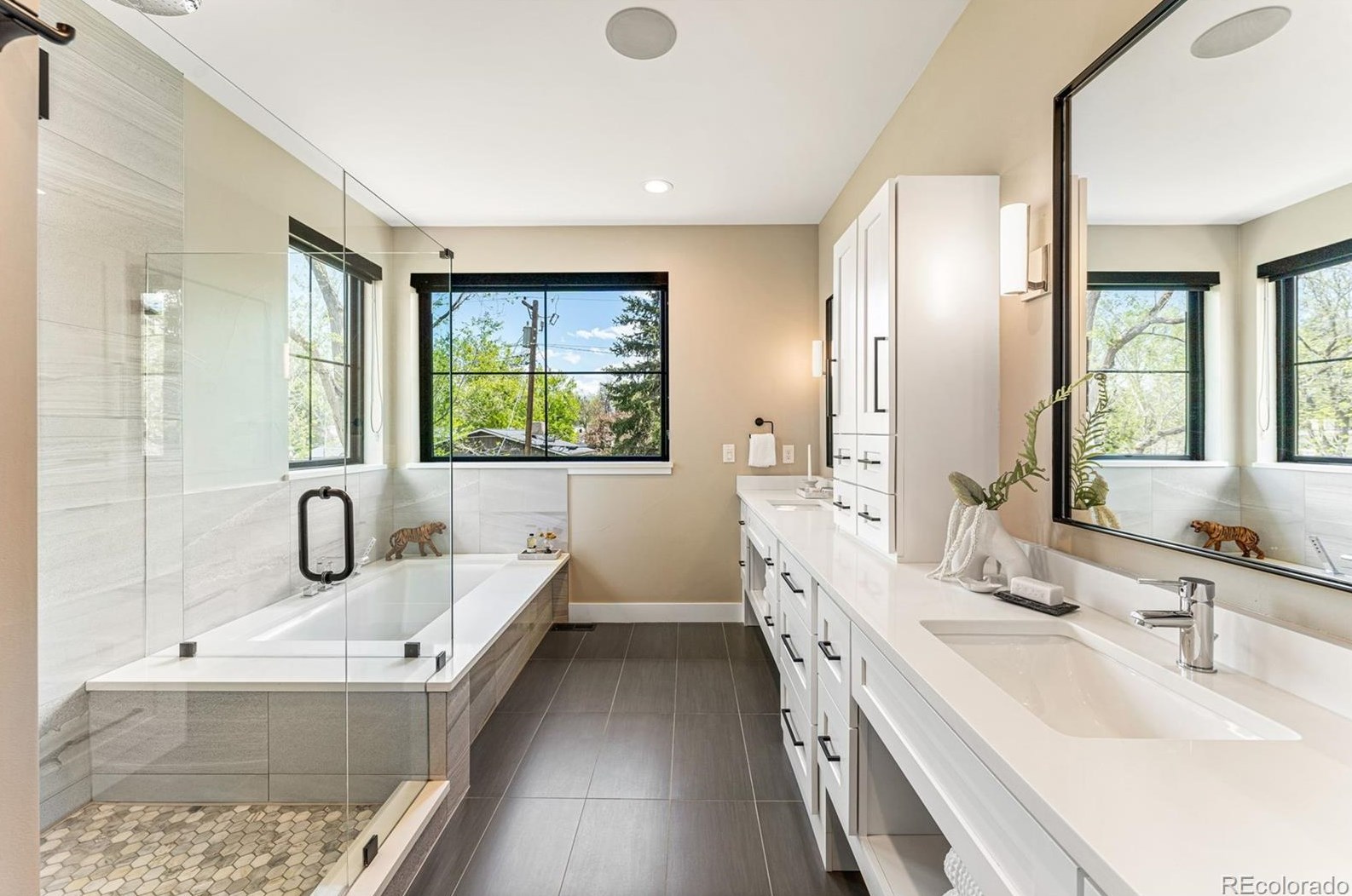 6185 Columbine Way, Littleton CO 80121-2805 exterior