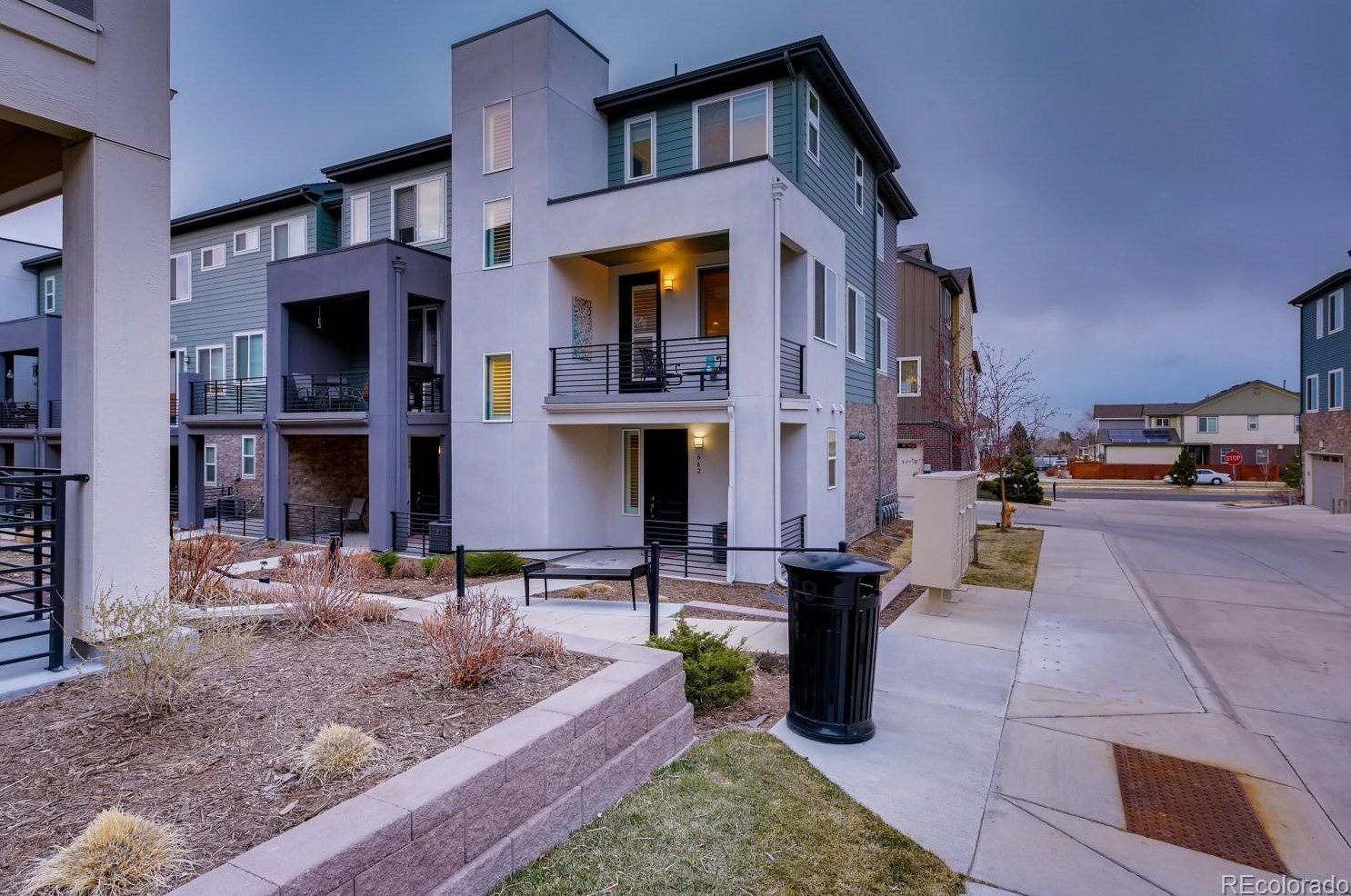 662 Hinsdale Ave, Littleton, CO 80122