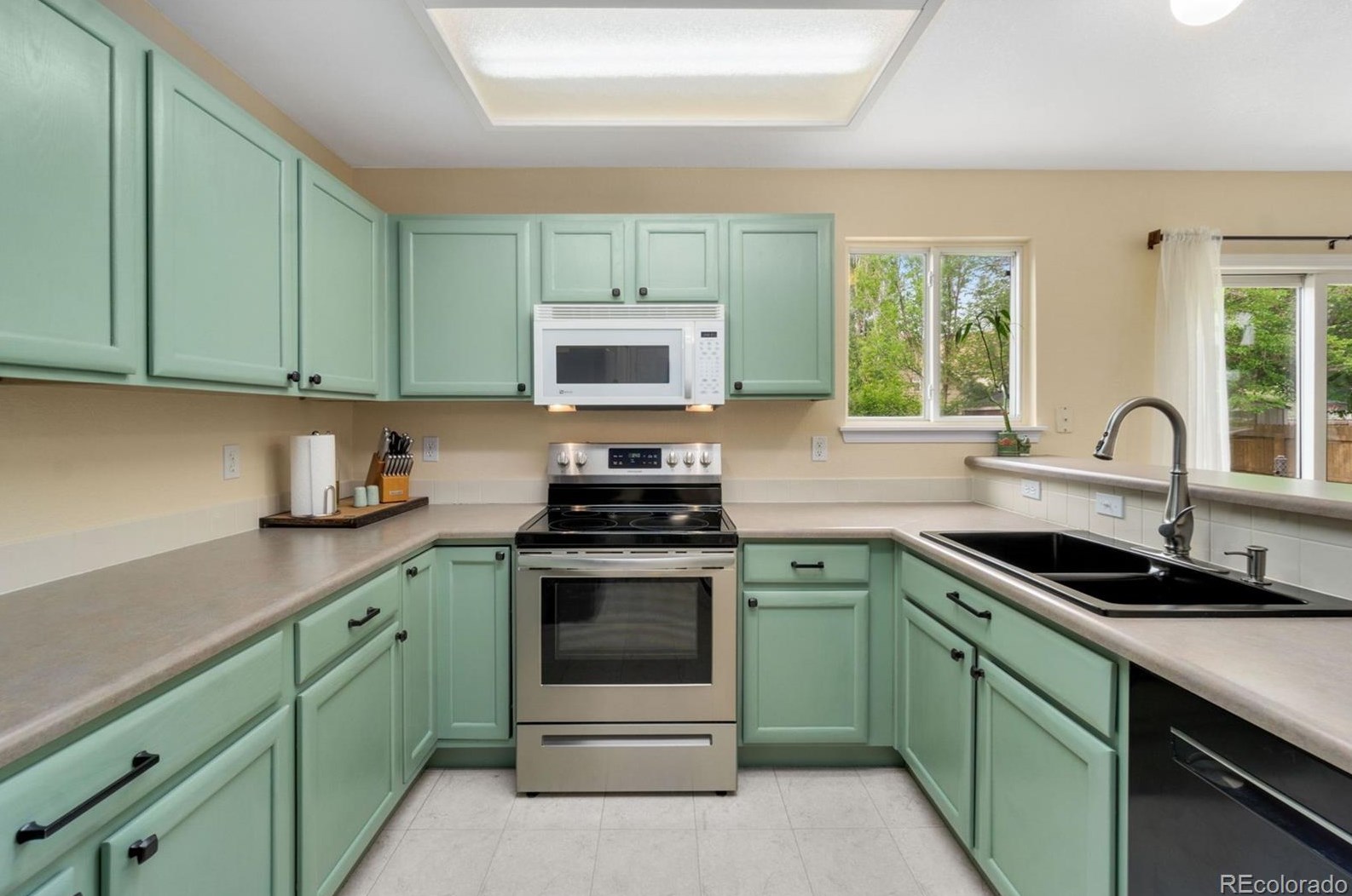 6421 Sparrow Ave, Longmont CO  80504-6551 exterior