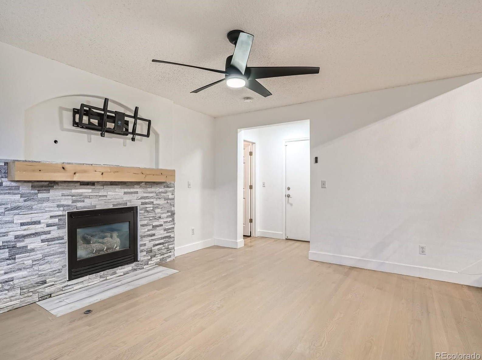 9959 Sydney Ln, Littleton CO  80130-6821 exterior