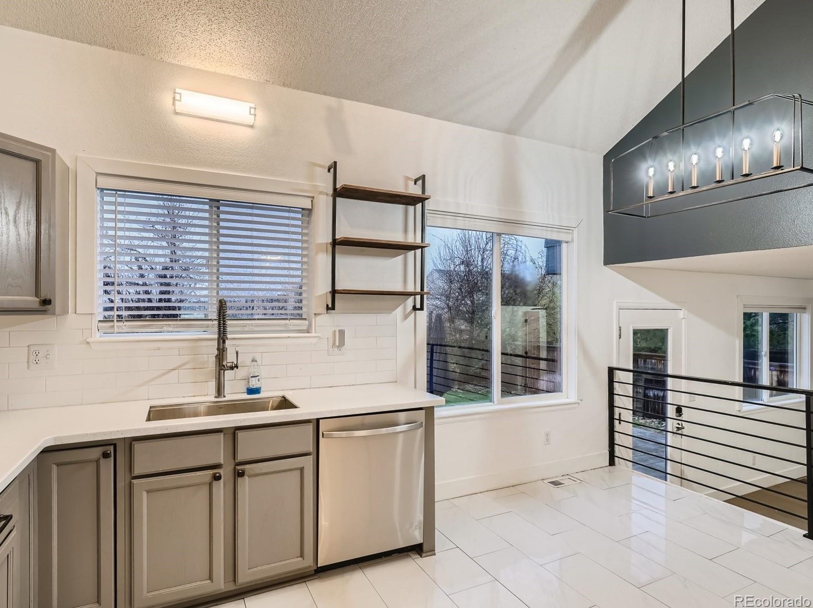 9959 Sydney Ln, Littleton CO  80130-6821 exterior