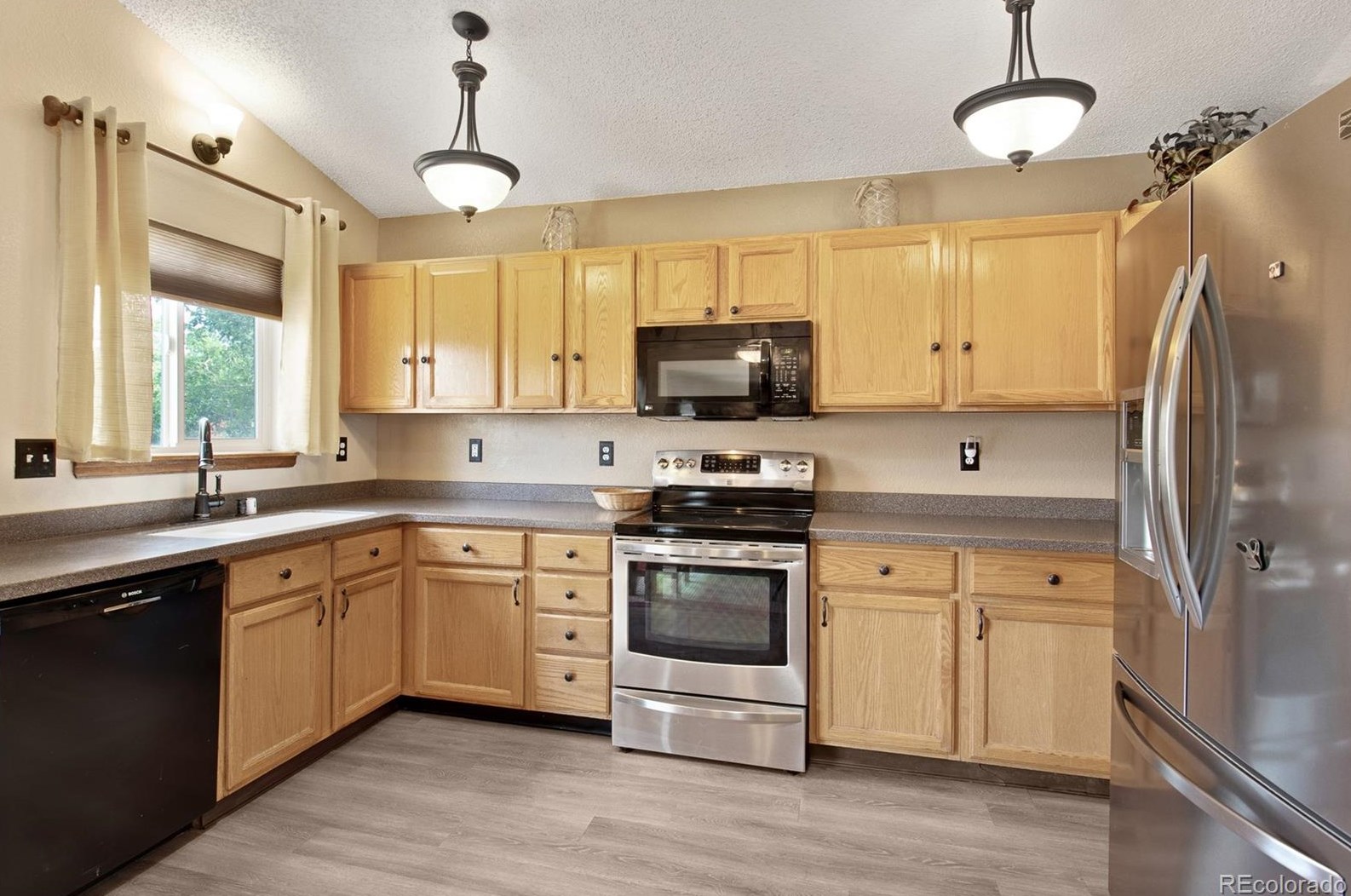 2957 Rowland Ave, Littleton CO 80120-2902 exterior