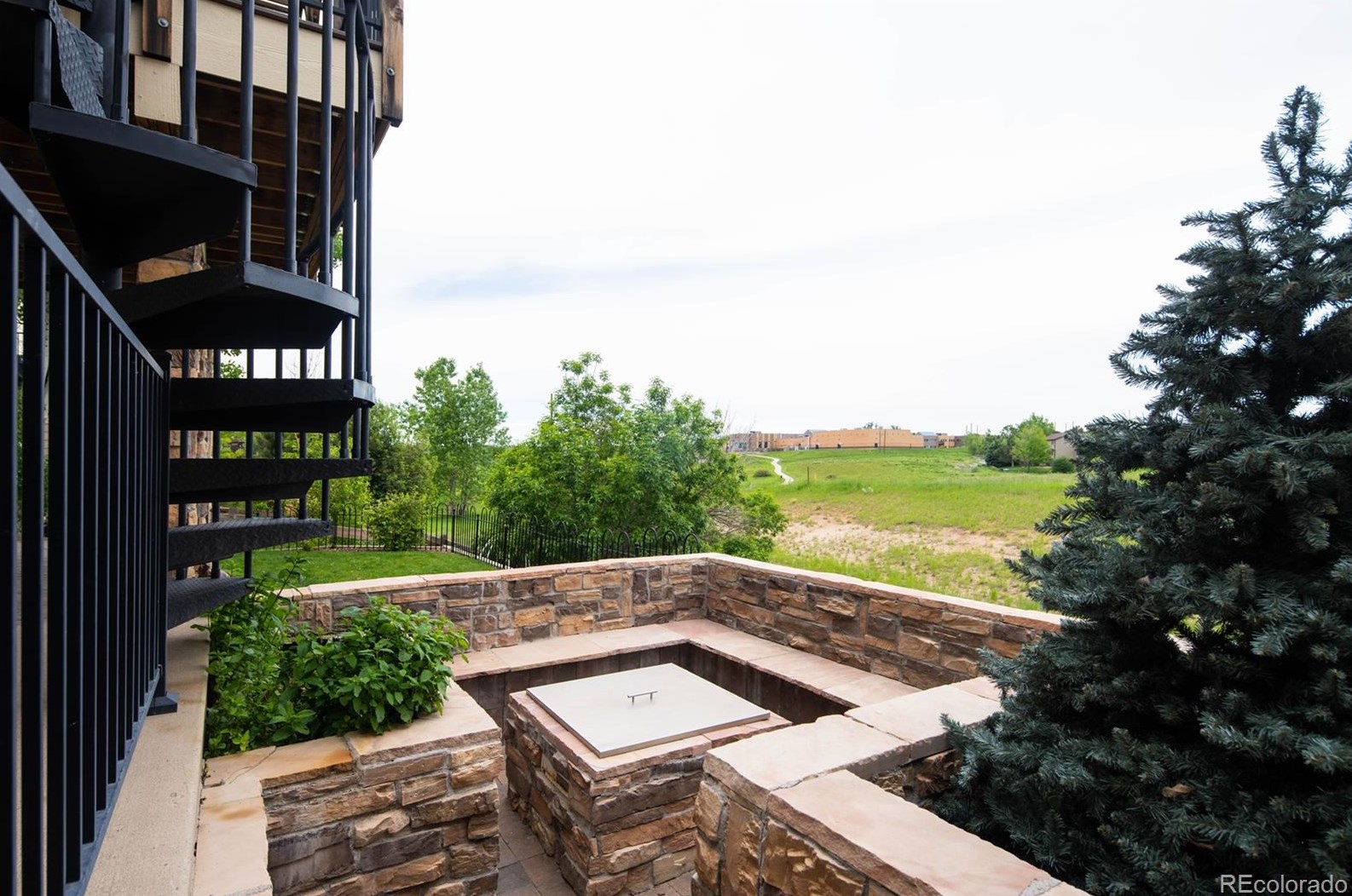 9046 Sanderling Way, Littleton CO 80126-5270 exterior