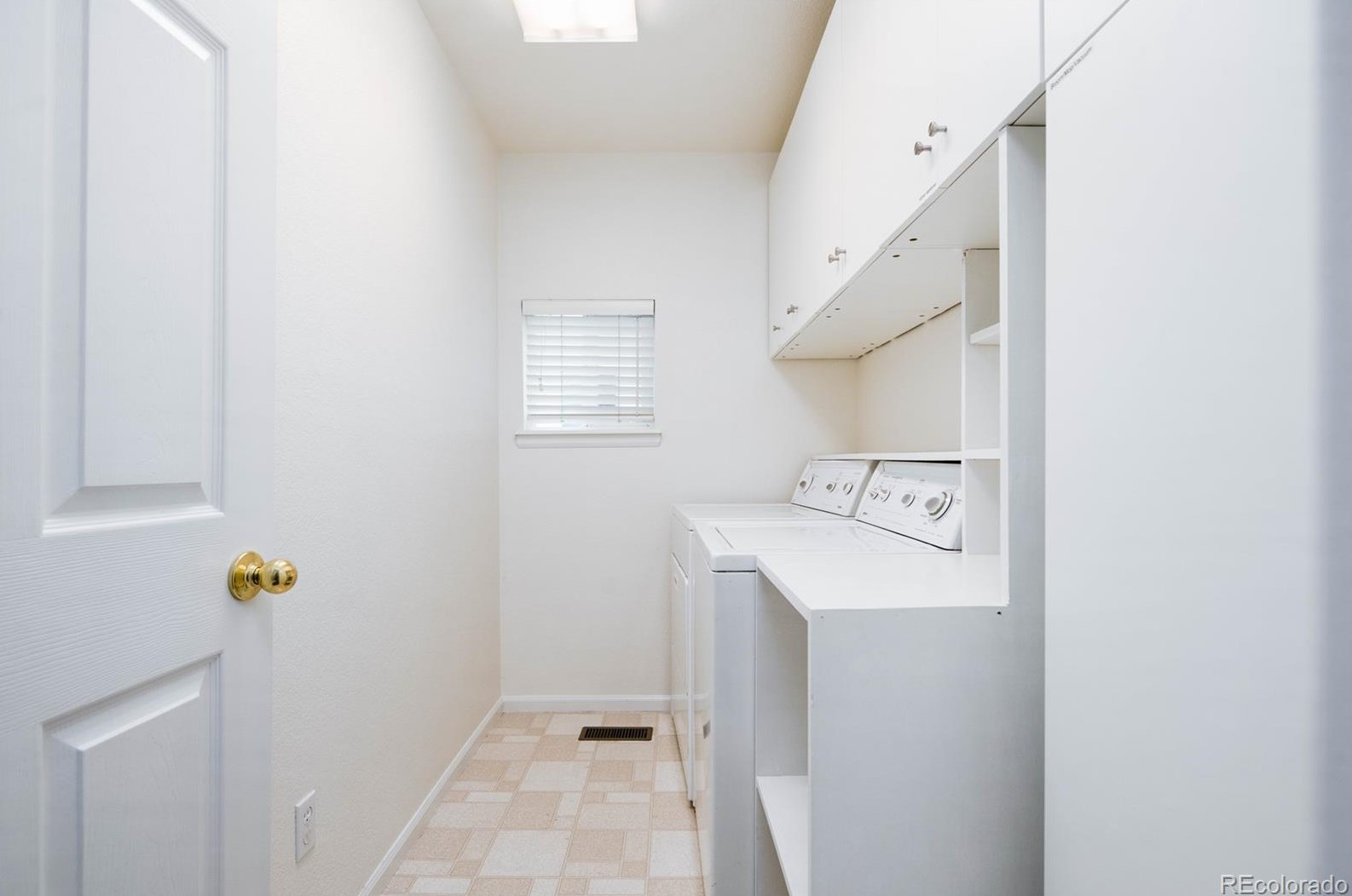 9046 Sanderling Way, Littleton CO 80126-5270 exterior