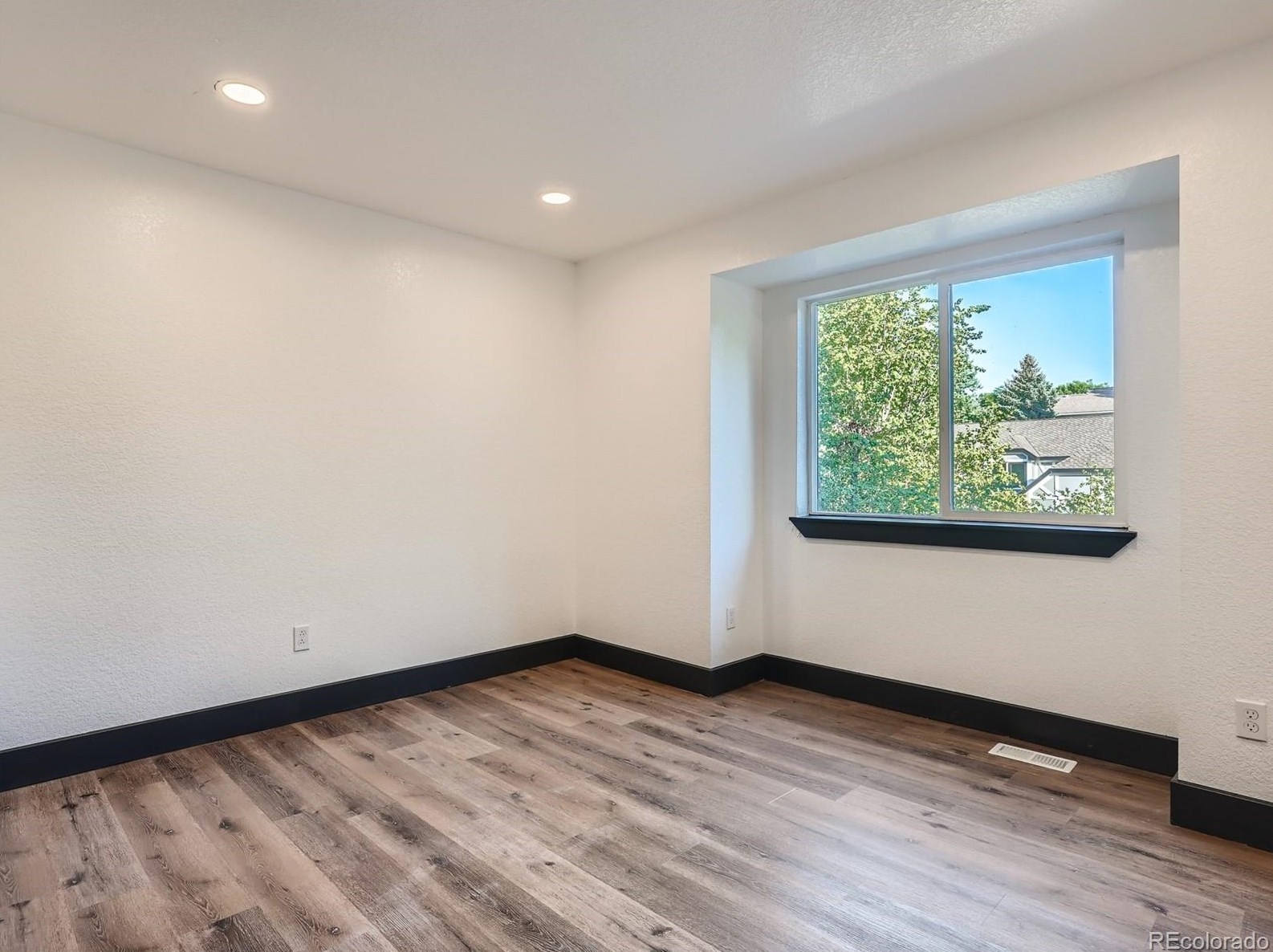 8049 Sweet Water Rd, Littleton CO  80124-3035 exterior