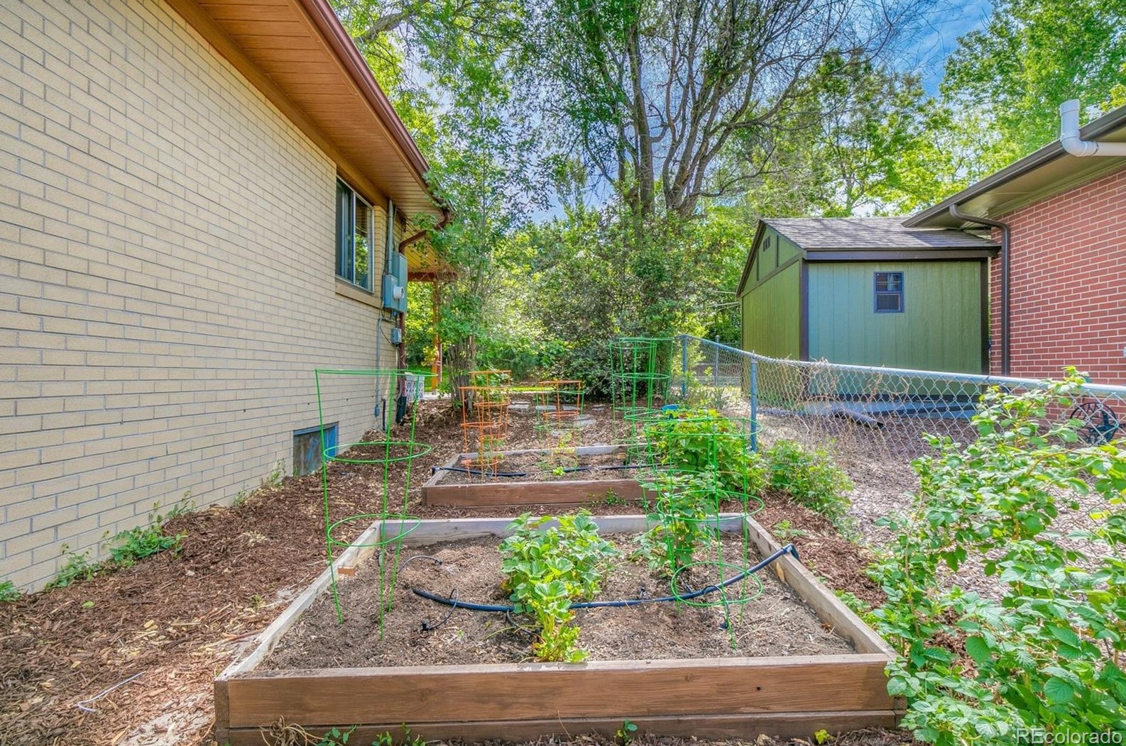 6338 Acoma St, Littleton CO 80120-3409 exterior