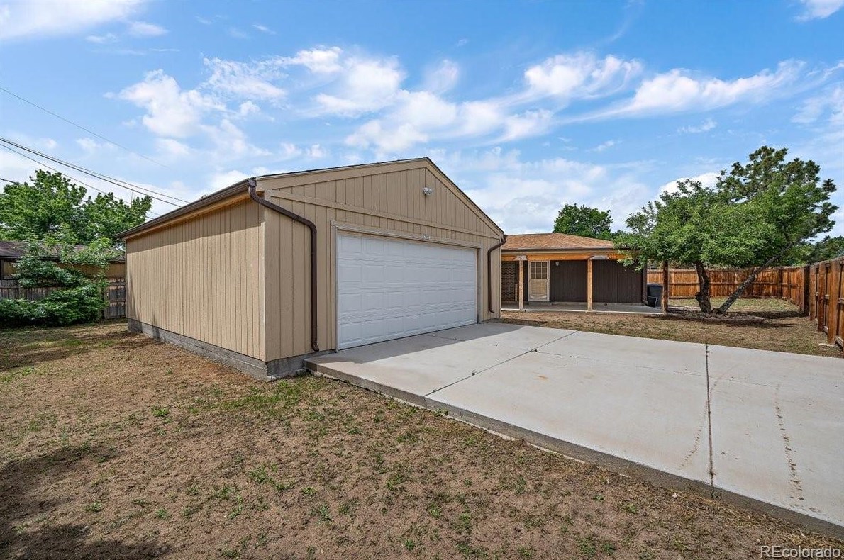 6122 Uno St, Arvada, CO 80003-6822