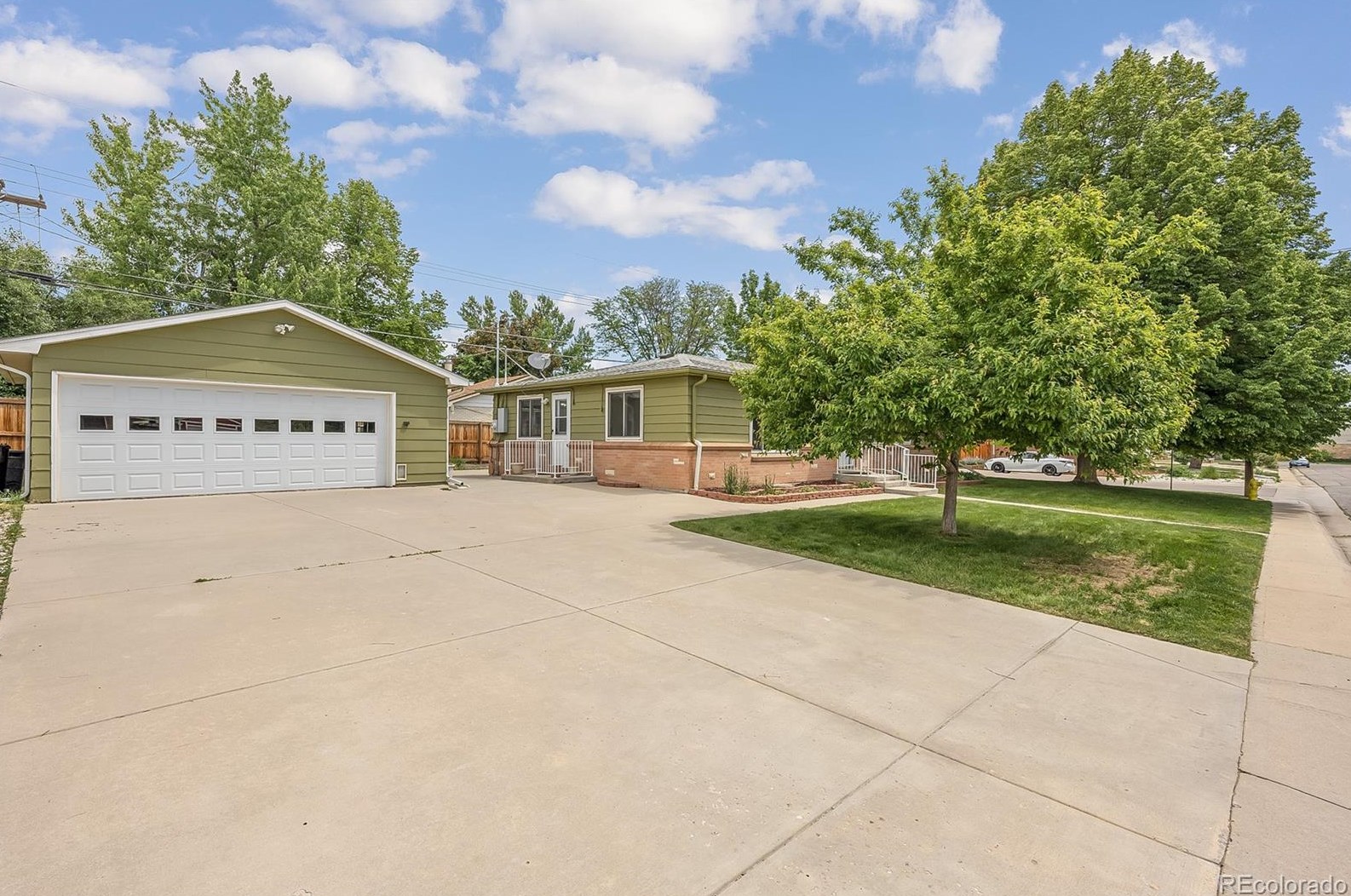 9315 53rd Ave, Arvada, CO 80002-2924