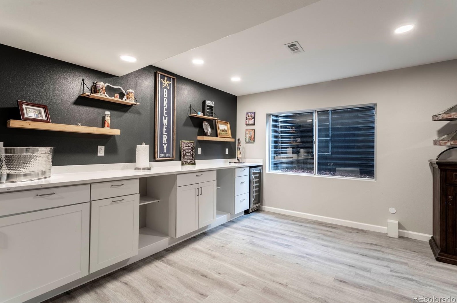 2574 Greensborough Dr, Littleton CO  80129-2221 exterior