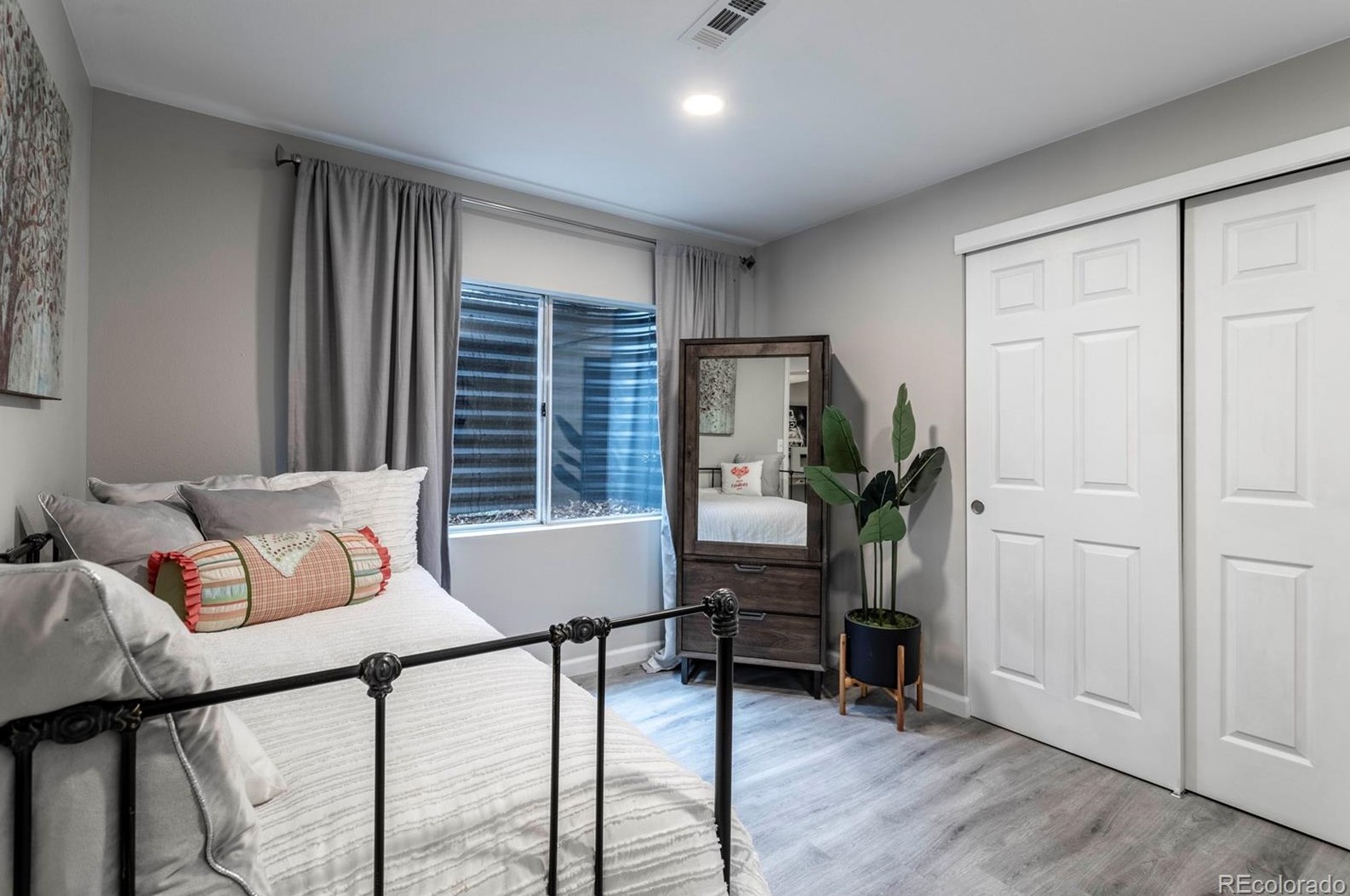 2574 Greensborough Dr, Littleton CO  80129-2221 exterior