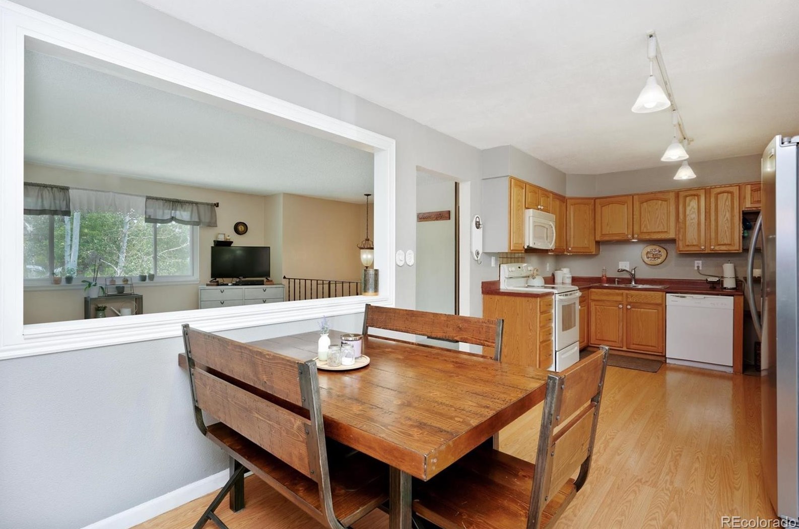 1084 Fremont Cir, Littleton CO 80122-1465 exterior