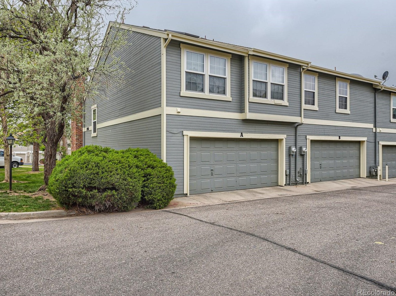 2901 Long Cir, Littleton CO 80120-8195 exterior