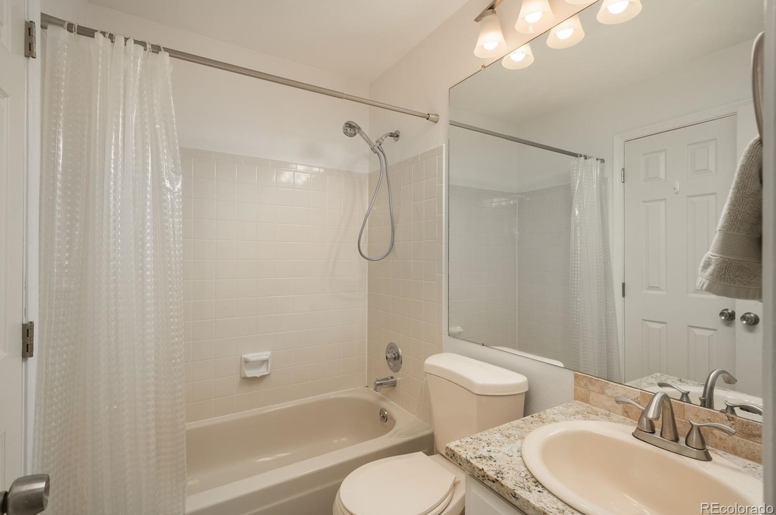 8066 Columbine Ct, Littleton CO  80122-3420 exterior