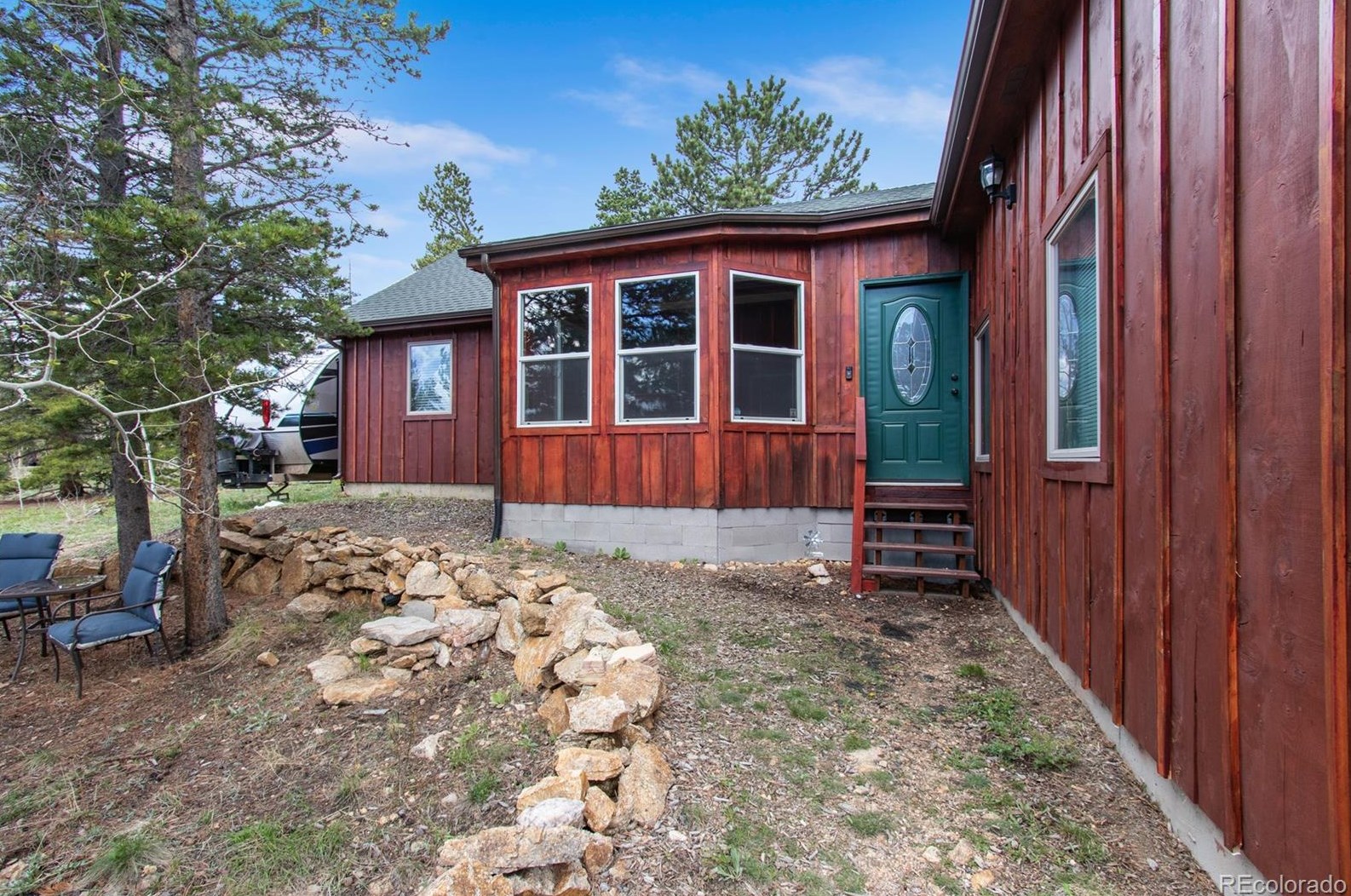 83 Lodge Pole Dr, Arvada CO  80422-8948 exterior