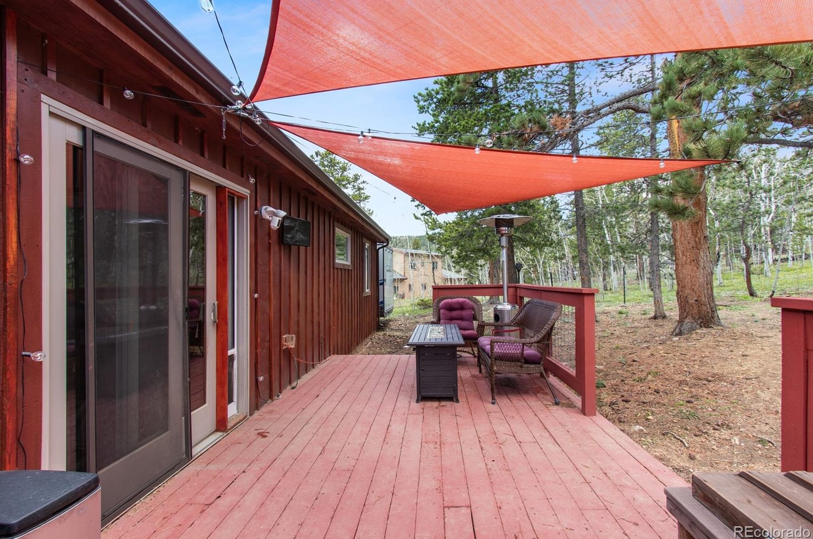 83 Ldg Pole Dr, Arvada CO  80422-8948 exterior