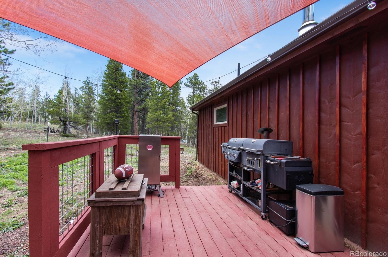 83 Ldg Pole Dr, Arvada CO  80422-8948 exterior