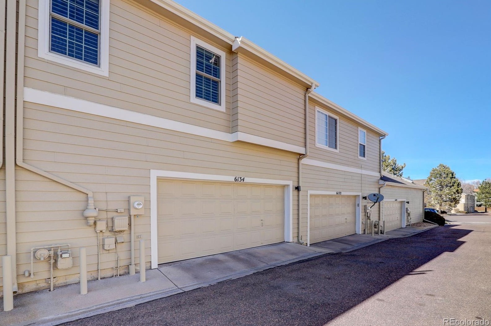 6134 Trailhead Rd, Littleton CO  80130-5329 exterior