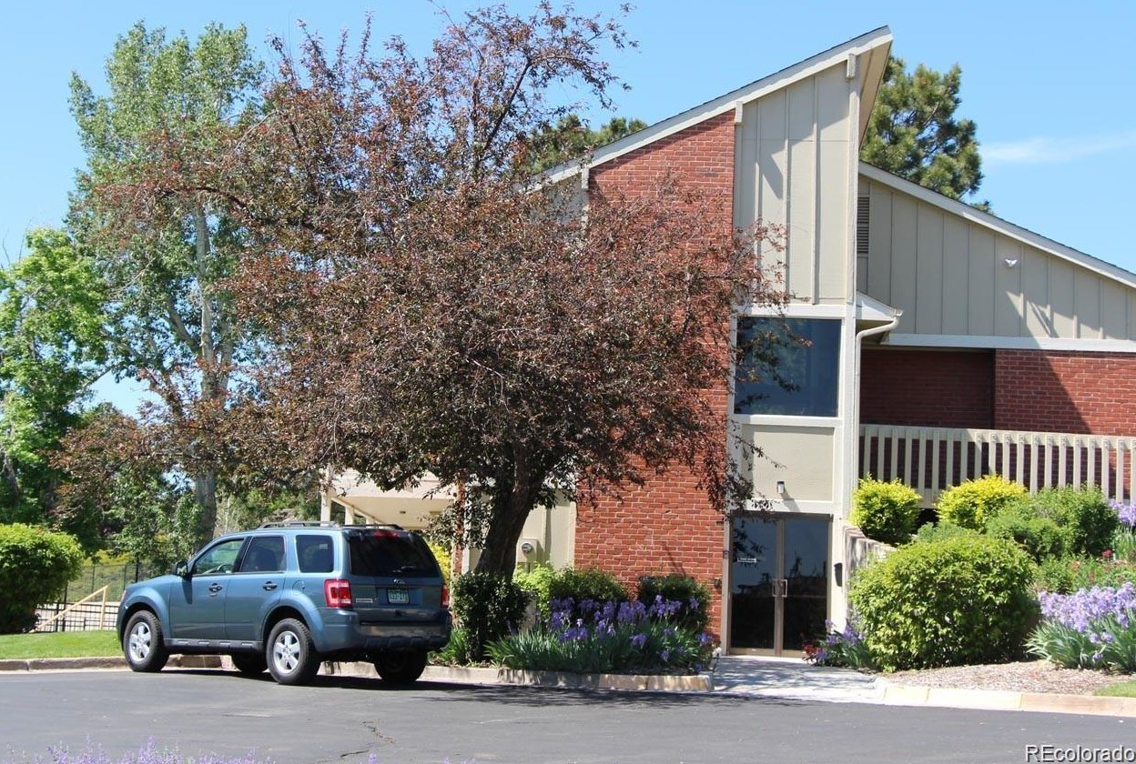 2678 Easter Ave, Littleton CO 80122-1385 exterior
